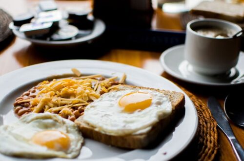 Aamupala - Herkuttele Aamiaisella: Näin Loihdit Taivaallisen Babka-leipäpuuron Kotona