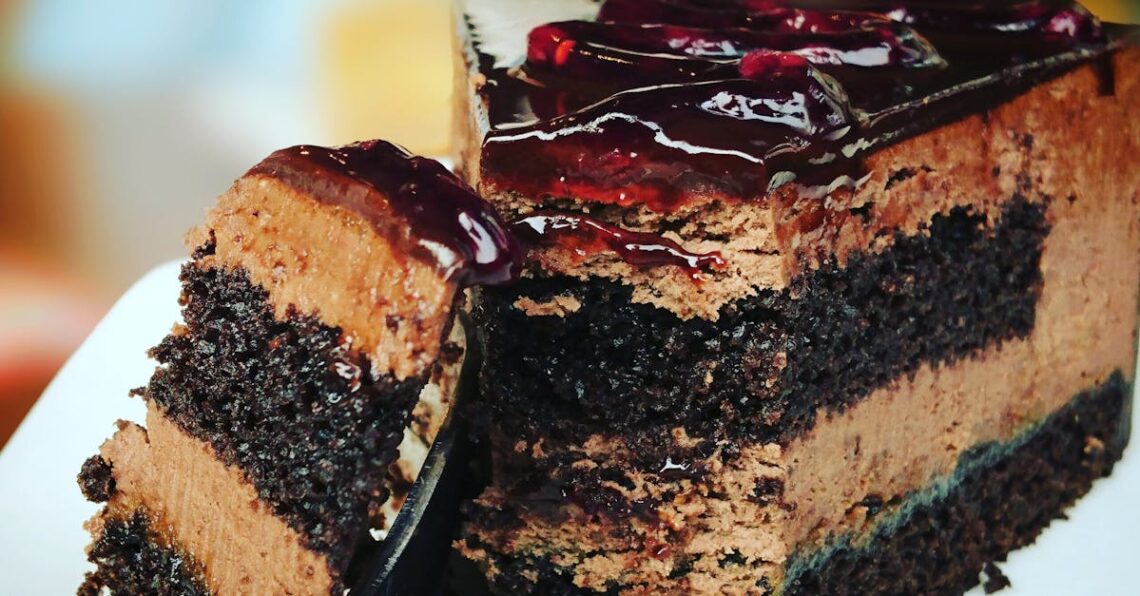 Suklaakakku - Parhaat Suklaakakkuseokset Juhliisi: Vertailimme Suosikit