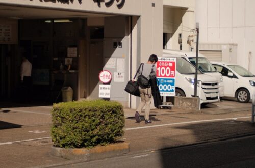 Pitkäaikainen COVID - Uusia oivalluksia pitkästä COVIDista: Piilevien infektioiden merkitys ja hoitokeinot