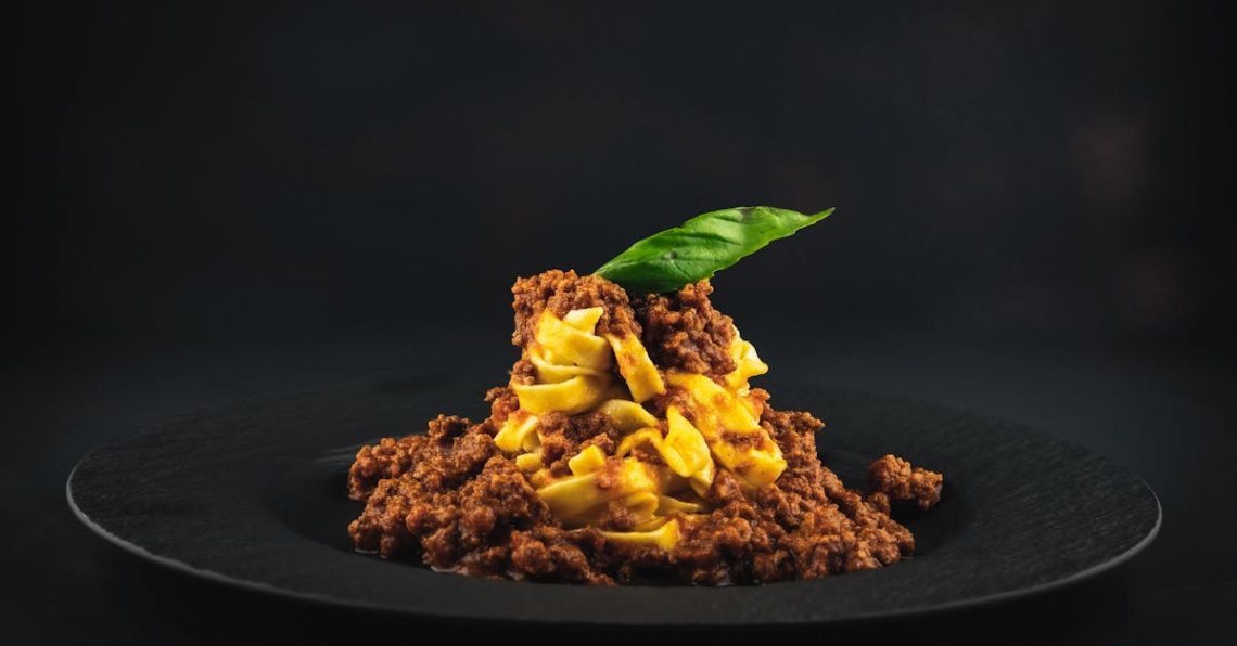 Kasvisruoka - Ihastu Mustapapu Bologneseen – Italialaisen Klassikon Uusi Kasvisversio