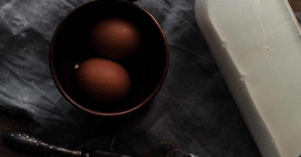 Muovittomuus - Puinen aterinsetti: Ekologinen valinta joka muuttaa ruokailukokemuksesi