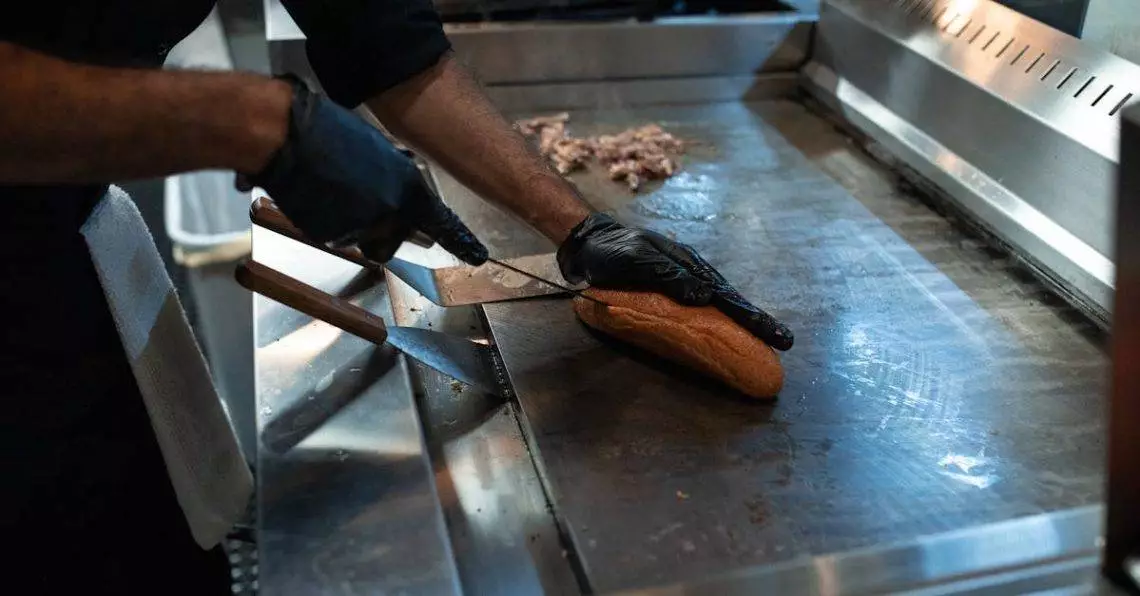 maahanmuutto - ICE-valvonnan kipupisteet: Yhteiskunnan vastaisku ja vaatimus uudistuksista