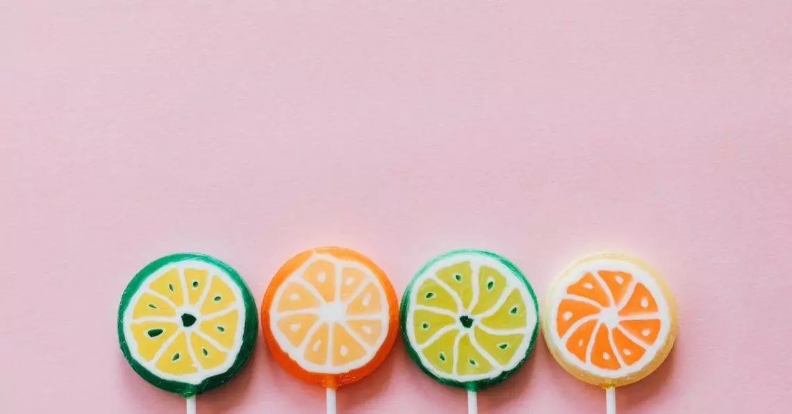 Hedelmäkarkki - Karamellisoitujen Hedelmien Uusi Nousu: Kuinka Ne Valloittavat Jälleen Suomalaisten Sydämet